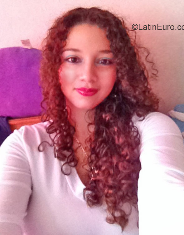 Date this cute Colombia girl Jessica from Floridablanca CO16668