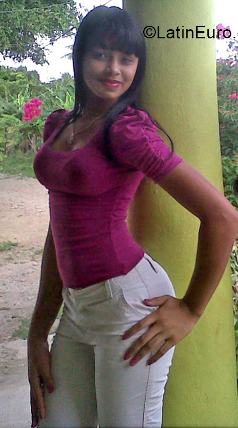 Date this funny Dominican Republic girl Pamela from Santo Domingo DO20985