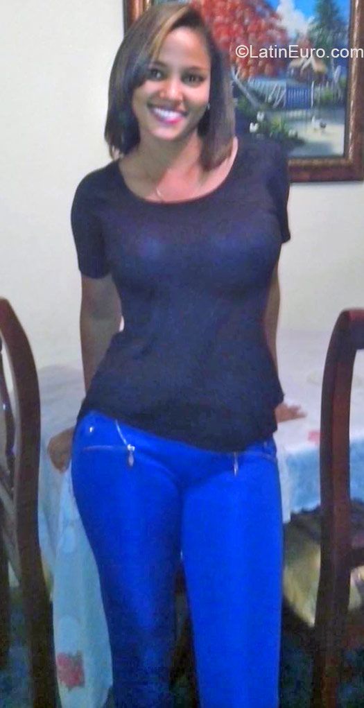 Date this sultry Dominican Republic girl Marlenis from Santo Domingo DO21000