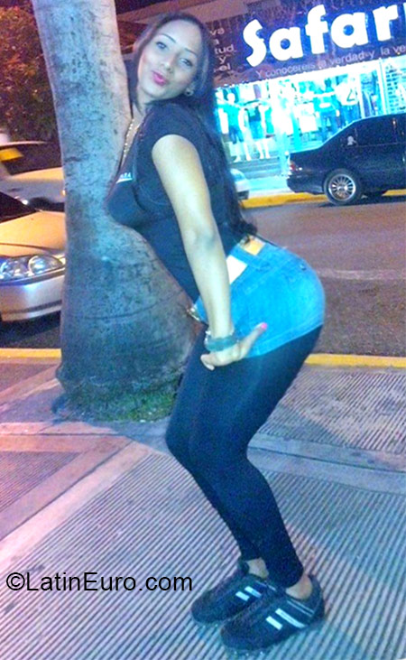 Date this charming Dominican Republic girl Tu_mami_chula from San Cristobal DO21042