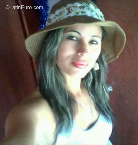 Date this sensual Venezuela girl Dayana from Acarigua VE378