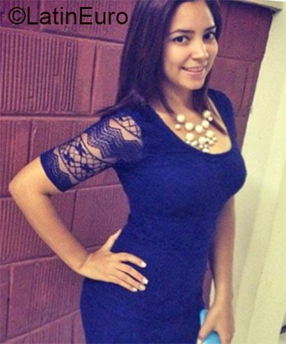 Date this passionate Dominican Republic girl Raelina from Santiago DO21098