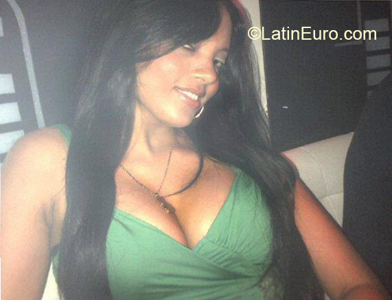 Date this charming Dominican Republic girl Yajeira from Santo Domingo DO21164