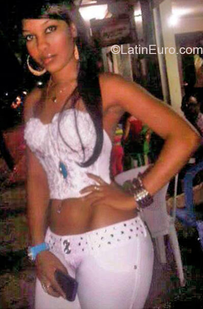 Date this nice looking Dominican Republic girl Anyela from Barahona DO21179