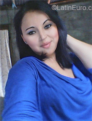 Date this attractive Honduras girl Marina from Trinidad HN1445
