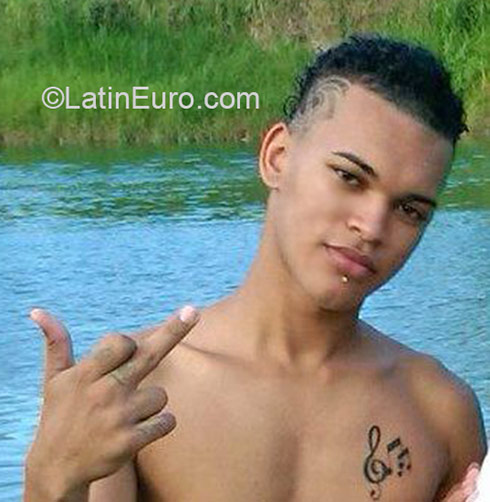 Date this foxy Dominican Republic man Maximo from Puerto Plata DO21352