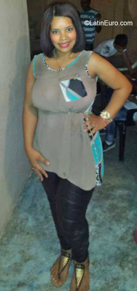 Date this gorgeous Dominican Republic girl Maria from Santo Domingo DO21452