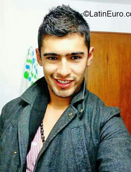 Date this gorgeous Colombia man Miguel Angel Su from Bogota CO17033