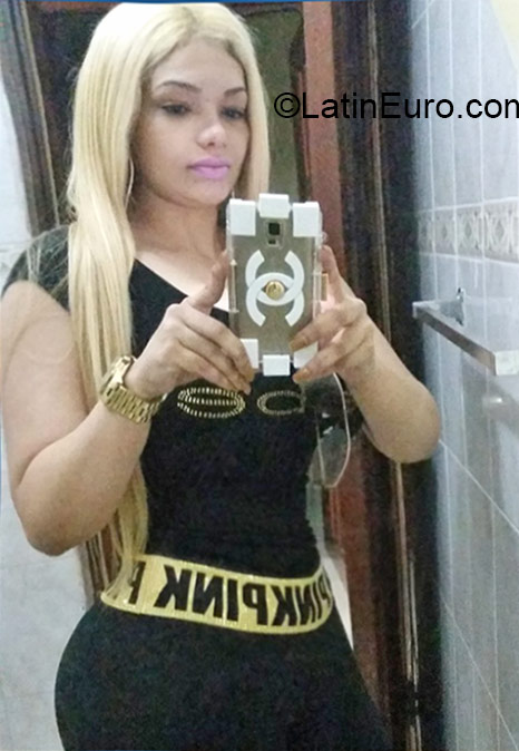 Date this tall Dominican Republic girl Nathaly from Santo Domingo DO21550