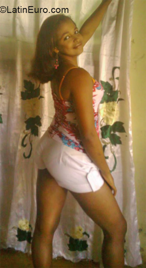 Date this lovely Dominican Republic girl Nikaury from San francisco de macoris DO21598