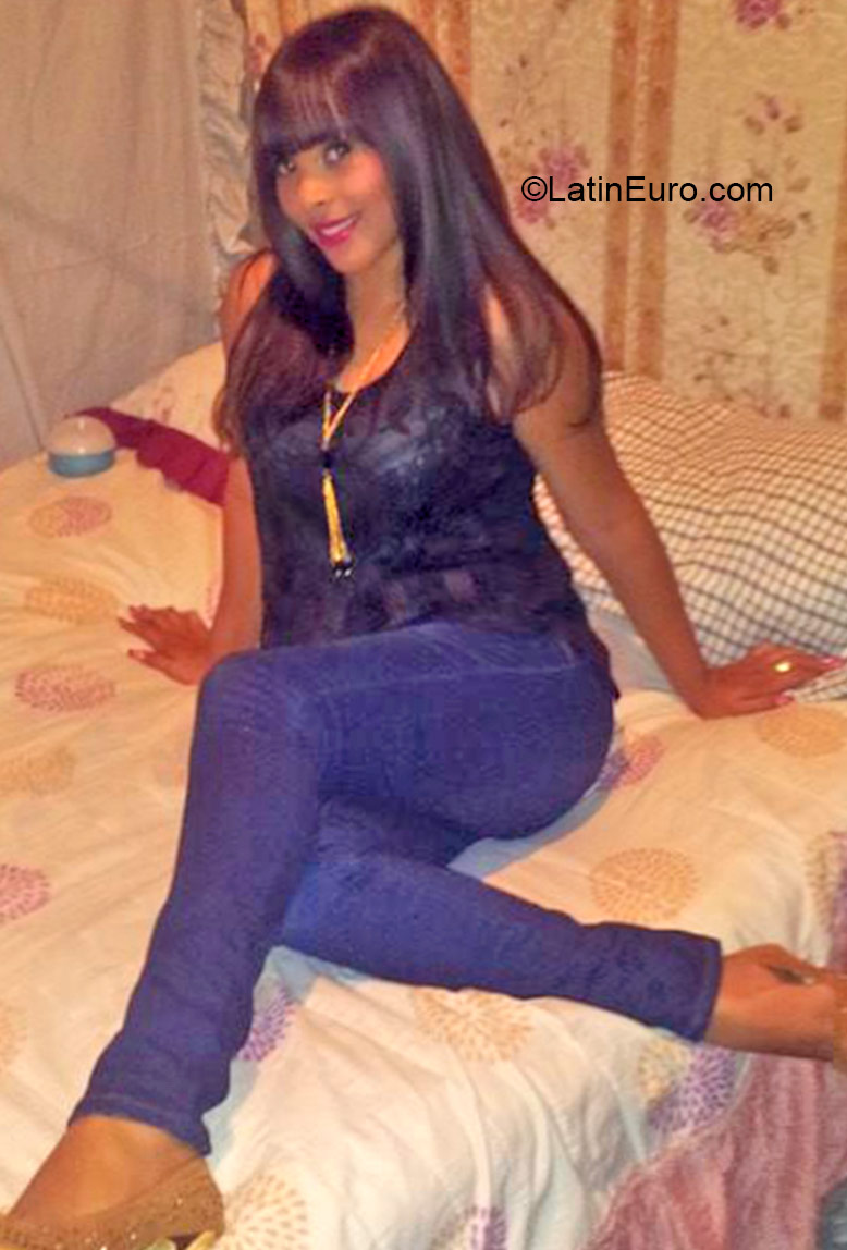 Date this good-looking Dominican Republic girl Maria paula from Santo Domingo DO21645