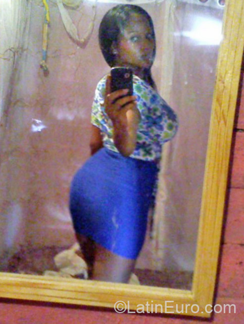 Date this hot Dominican Republic girl Dahiany from Santo Domingo DO21785