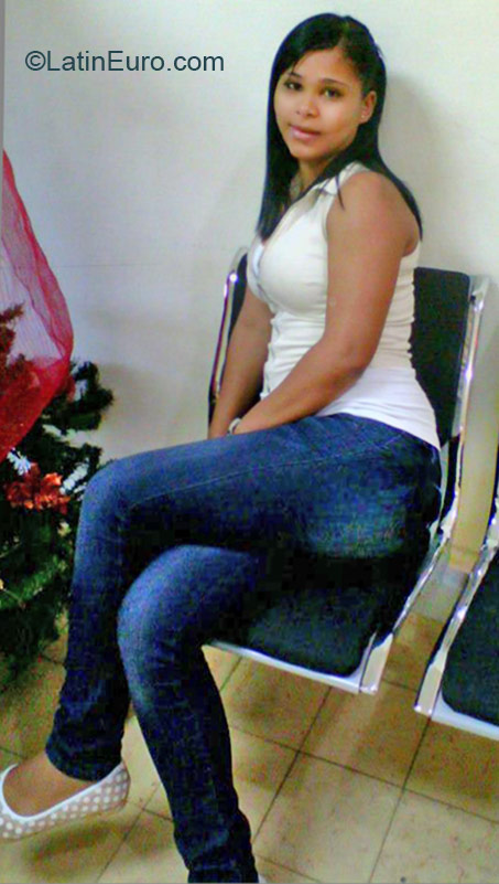 Date this hot Dominican Republic girl Yasini from Azua DO21889