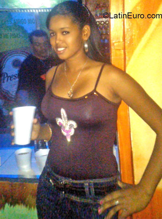 Date this sultry Dominican Republic girl Diany from Santo Domingo DO21936