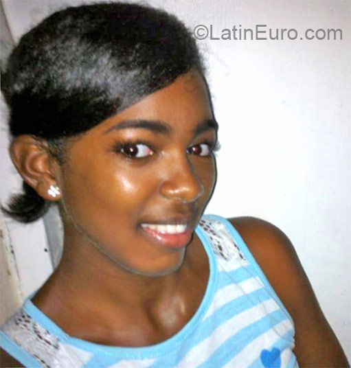 Date this beautiful Dominican Republic girl Ambiar from Santo Domingo DO21938