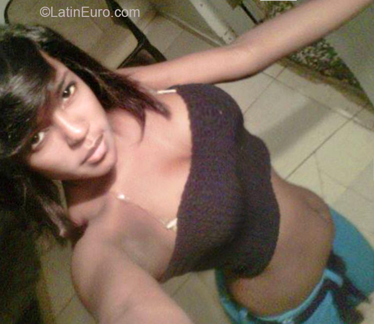 Date this sensual Dominican Republic girl Yemairi from Santo Domingo DO21994