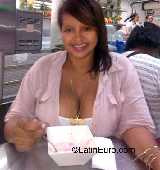 Date this athletic Colombia girl Nidia from Cali CO17332