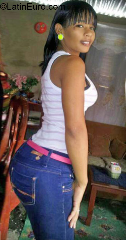 Date this funny Dominican Republic girl Amalfi from Santo Domingo DO22069