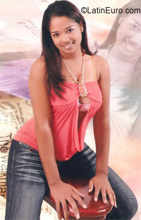 Date this lovely Dominican Republic girl Gisslle from Hato Mayor DO22164