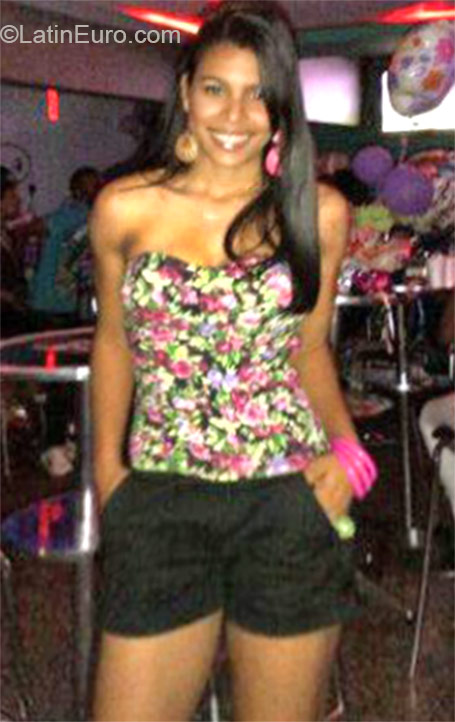 Date this good-looking Dominican Republic girl Maris from La Romana DO22198
