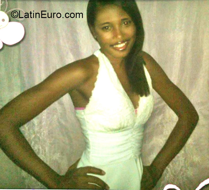 Date this fun Dominican Republic girl Neyie from Santo Domingo DO22297
