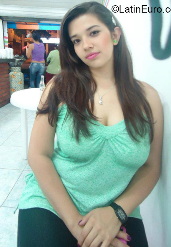 Date this lovely Colombia girl Tatiana from Medellin CO17528