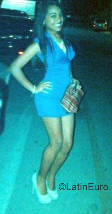 Date this charming Dominican Republic girl Nathalie from Santo Domingo DO22367