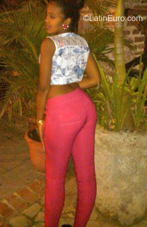 Date this fun Dominican Republic girl Rochily from Santo Domingo DO22417