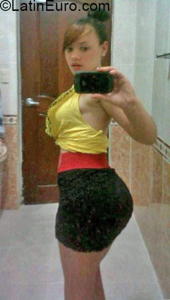 Date this lovely Dominican Republic girl Nathaly from Santiago DO22426