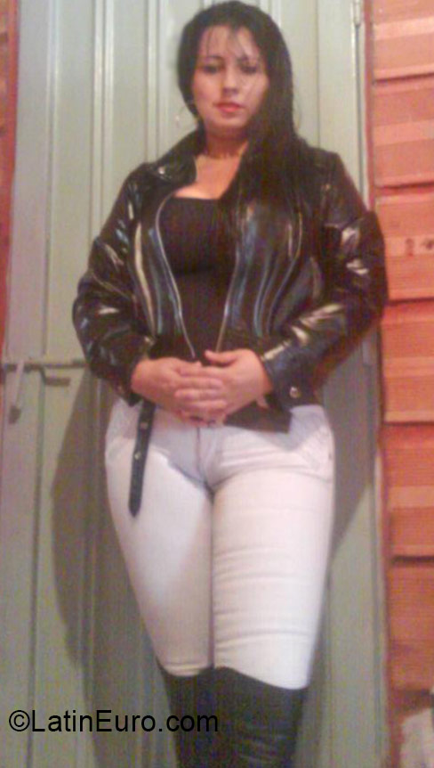 Date this passionate Colombia girl Lina from Bogota CO17586