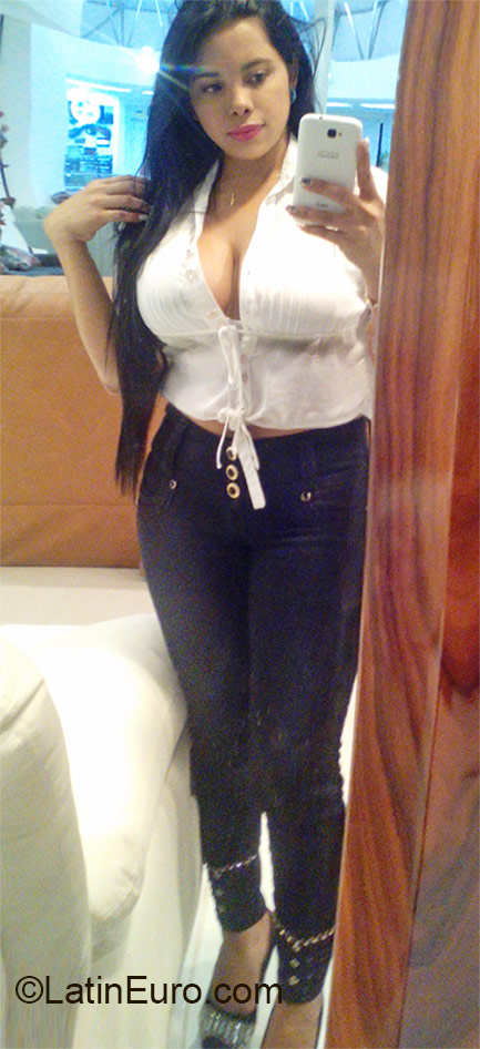 Date this beautiful Colombia girl Valeria from Pereira CO17620
