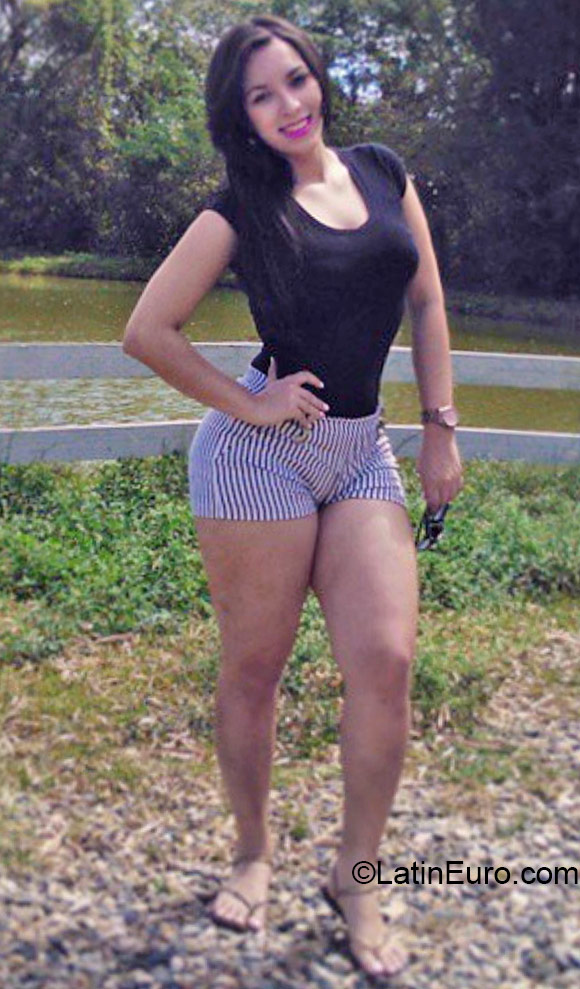Date this athletic Dominican Republic girl Angelita from Santo Domingo DO22560
