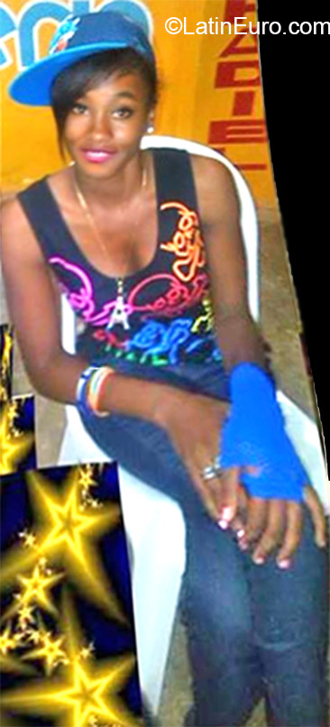 Date this nice looking Dominican Republic girl Gisselle from Santo Domingo DO22569