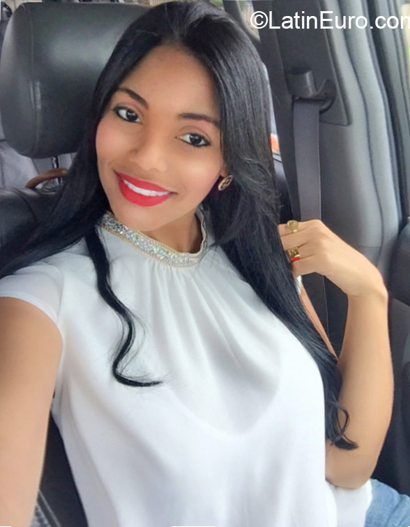 Date this stunning Dominican Republic girl Perla from Santo Domingo DO22629