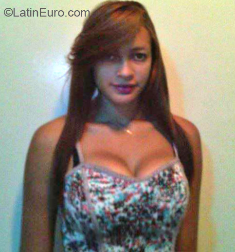 Date this foxy Dominican Republic girl Gaby from Santo Domingo DO22640