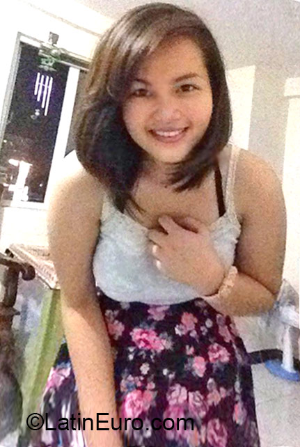 Date this young Philippines girl Yvette from Manila PH797