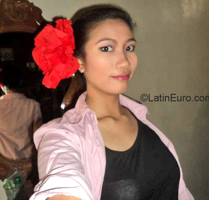 Date this beautiful Philippines girl Shairia from Angadanan PH799