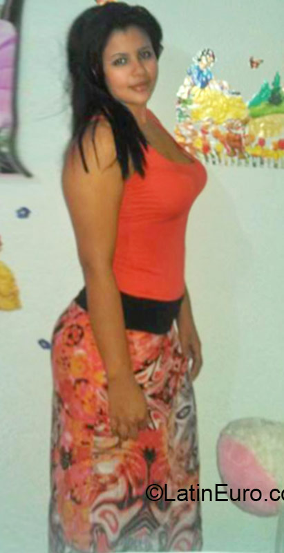 Date this attractive Colombia girl Fernanda from Caucasia CO17714
