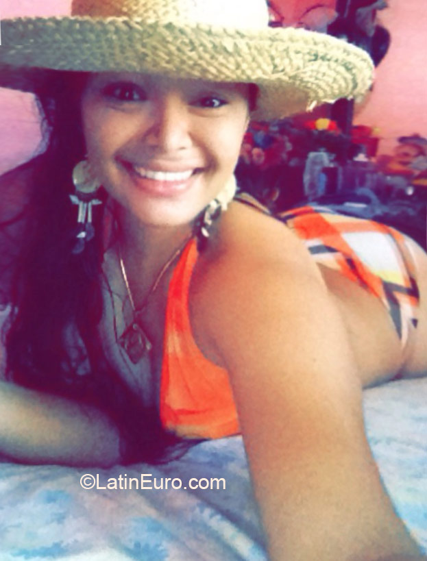 Date this voluptuous Honduras girl Suyapa from Tela Atlantida HN1595