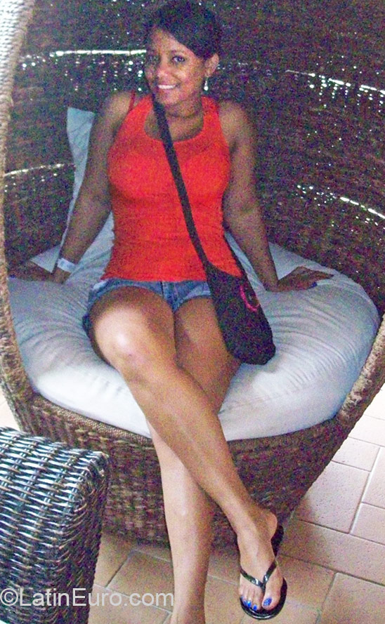 Date this pretty Dominican Republic girl Natalie from Santiago DO22740