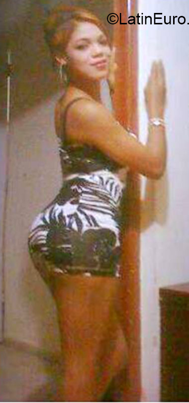 Date this attractive Dominican Republic girl Kenia from Santiago DO22764