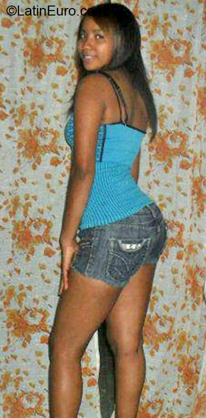 Date this sultry Dominican Republic girl Karolin from Santo Domingo DO22765