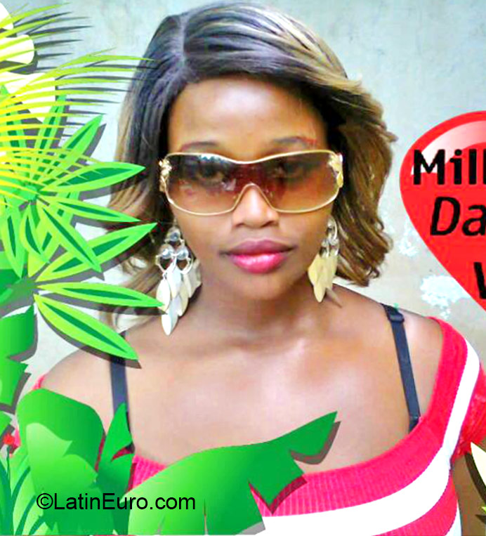 Date this hard body Jamaica girl Cristol from Kingston JM2113
