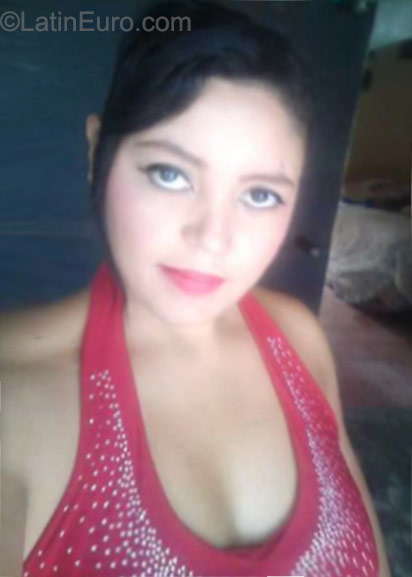Date this happy Honduras girl Vicky from Tegucigalpa HN1609
