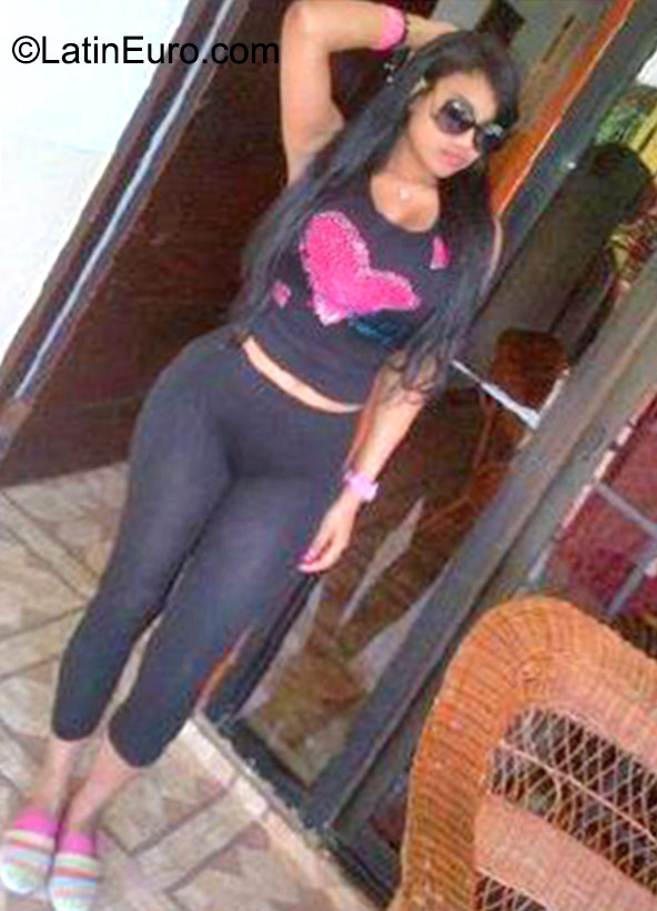 Date this lovely Dominican Republic girl Samantha from Puerto Plata DO22855