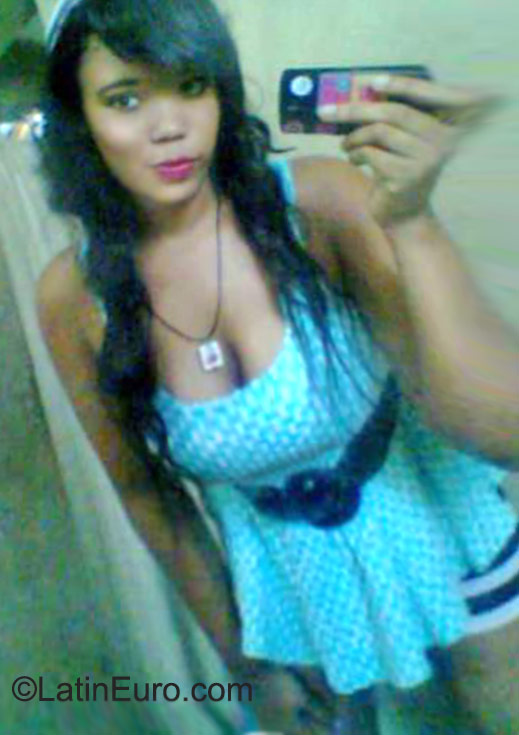 Date this foxy Dominican Republic girl Ariany from Santo Domingo DO22881