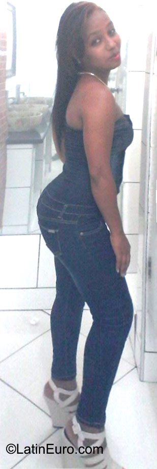 Date this hard body Dominican Republic girl Jaralin from Santo Domingo DO22906