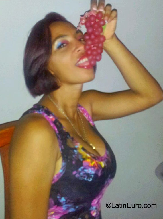 Date this tall Dominican Republic girl Leonidia from Santiago DO22915