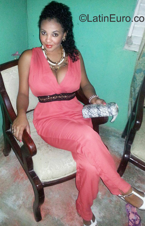 Date this nice looking Dominican Republic girl Yasmairi from Santiago DO22918