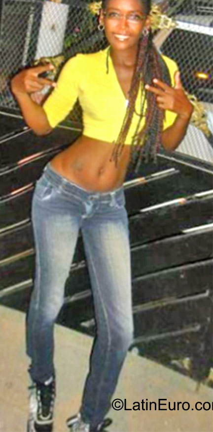 Date this passionate Dominican Republic girl Yulisa from Santo Domingo DO22938